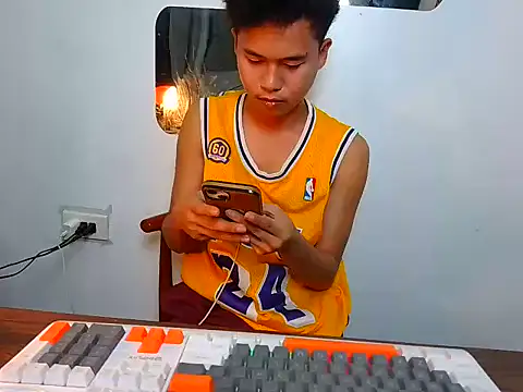 Snapshot of Asiantwink21 chatting on 09.17.25 Asiantwink21 online show from 09.17.25