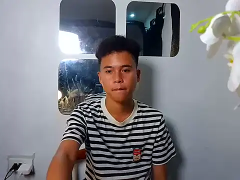 Snapshot of Asiantwink21 chatting on 09.24.25 Asiantwink21 online show from 09.24.25