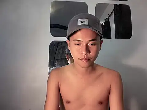 Snapshot of Asiantwink21 chatting on 10.28.25 Asiantwink21 online show from 10.28.25