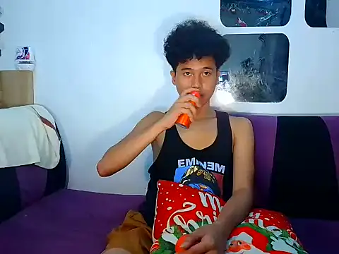 Asiantwink21 online show from 12.18.25