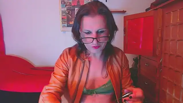 LorenJade online show from 10.28.25