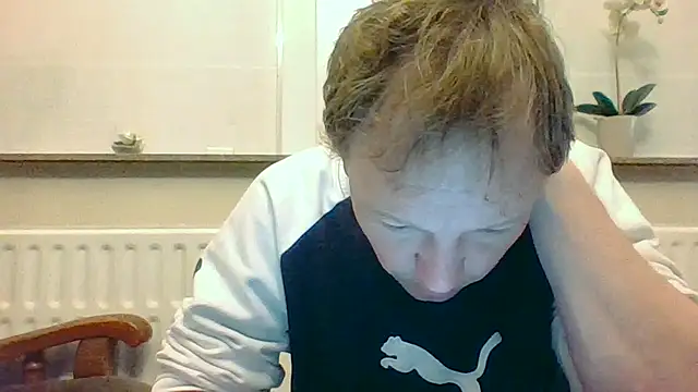 Snapshot of bertolini chatting on 04.24.26 bertolini online show from 04.24.26