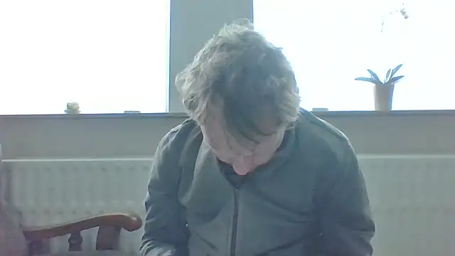 Snapshot of bertolini chatting on 05.12.26 bertolini online show from 05.12.26