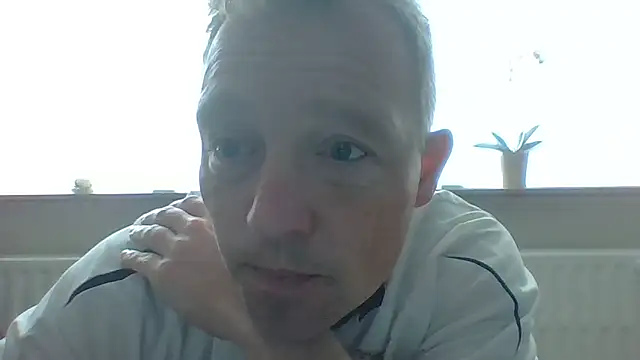 Snapshot of bertolini chatting on 05.17.26 bertolini online show from 05.17.26