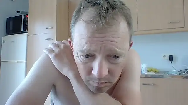 Snapshot of bertolini chatting on 05.26.26 bertolini online show from 05.26.26