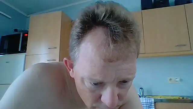 Snapshot of bertolini chatting on 05.31.26 bertolini online show from 05.31.26