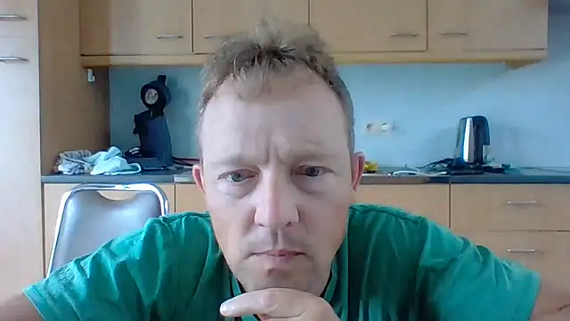 Snapshot of bertolini chatting on 06.03.26 bertolini online show from 06.03.26