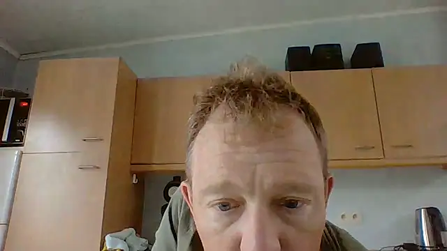 Snapshot of bertolini chatting on 06.08.26 bertolini online show from 06.08.26
