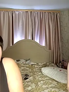 Snapshot of ___Midnight___ chatting on 11.04.25 Midnight online show from 11.04.25