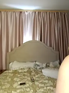 Snapshot of ___Midnight___ chatting on 12.01.25 Midnight online show from 12.01.25