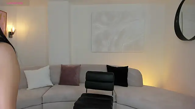 Snapshot of GigiLee_ chatting on 12.27.24 GigiLee  online show from 12.27.24