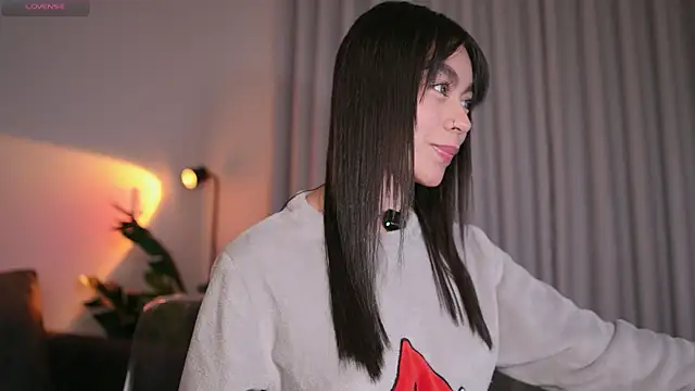 GigiLee  online show from 12.04.25