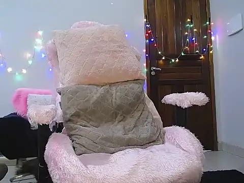 Irresistible24 online show from 03.15.25