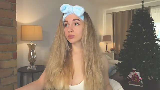 Snapshot of hotexclusive_ chatting on 12.13.24 hotexclusive  online show from 12.13.24