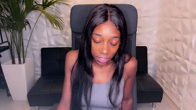 Snapshot of smileybabe chatting on 12.11.24 smileybabe online show from 12.11.24