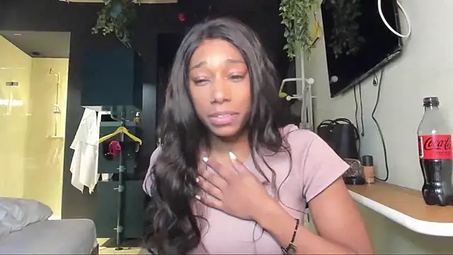 Snapshot of smileybabe chatting on 02.14.25 smileybabe online show from 02.14.25