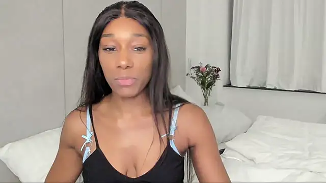 Snapshot of smileybabe chatting on 02.25.25 smileybabe online show from 02.25.25