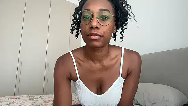 Snapshot of smileybabe chatting on 07.18.26 smileybabe online show from 07.18.26