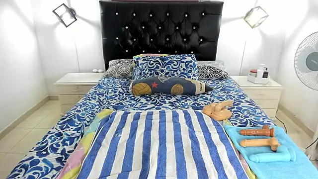 sophiahunt286 online show from 12.19.25