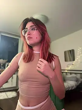 Snapshot of Evangeline_Lawrence_ chatting on 02.07.25 Evangeline Lawrence online show from 02.07.25