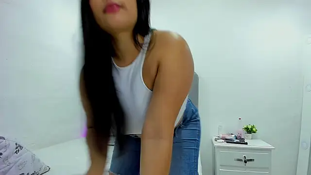 andrea osorio  online show from 02.07.25