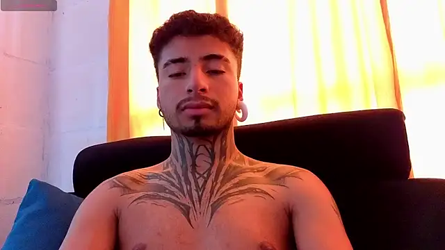 Snapshot of JuanCamiilo_66 chatting on 05.19.26 JuanCamiilo 66 online show from 05.19.26