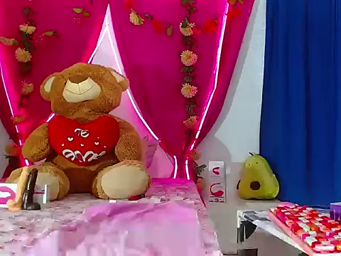 natashakissess online show from 10.16.25