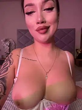 Snapshot of BamBam_XO chatting on 03.21.25 BamBam XO online show from 03.21.25