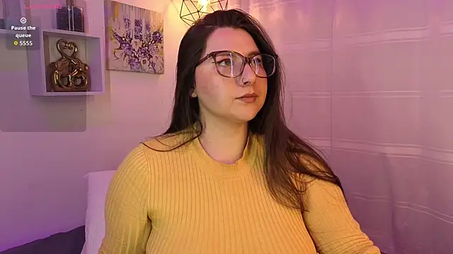 Snapshot of Roxxanne_Bail chatting on 11.21.25 Roxxanne Bail online show from 11.21.25