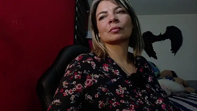 Snapshot of charlotedoll chatting on 05.12.26 charlotedoll online show from 05.12.26