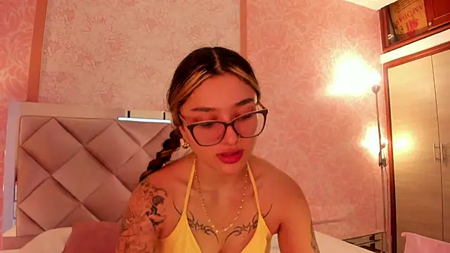 Arianavillada online show from 10.17.25