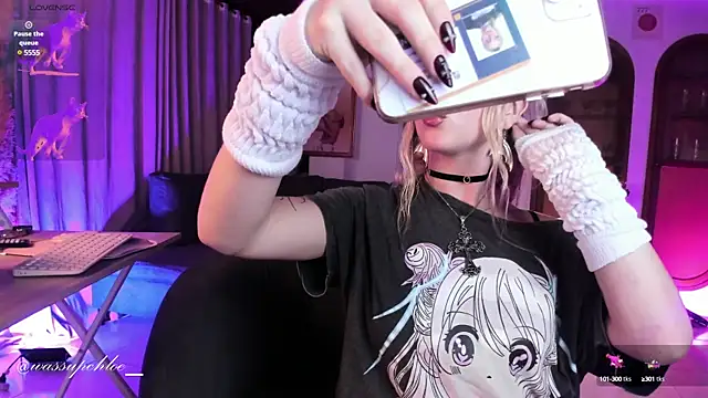 misschloe   online show from 02.25.25