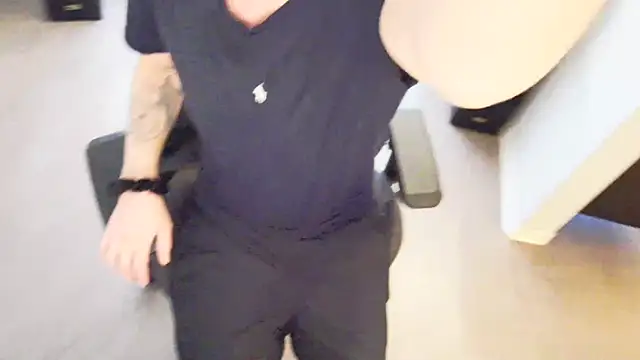 Snapshot of Hot_ToyBoy6974 chatting on 12.14.24 Hot ToyBoy6974 online show from 12.14.24