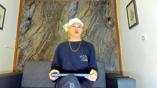 liam genner  online show from 02.12.25