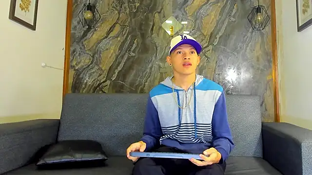 liam genner  online show from 02.15.25