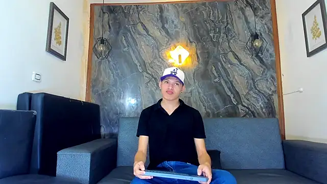 liam genner  online show from 02.21.25