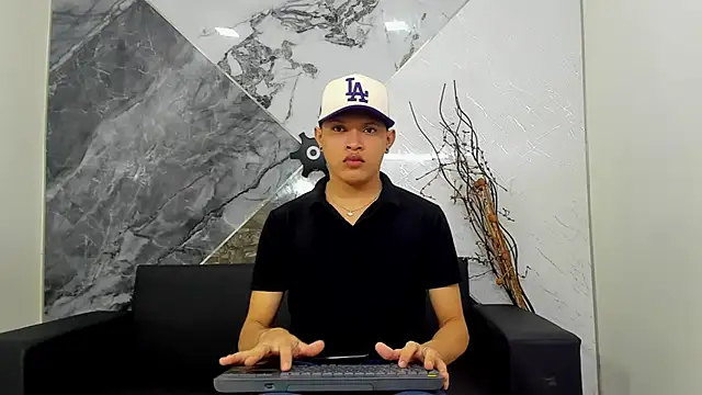 liam genner  online show from 03.05.25