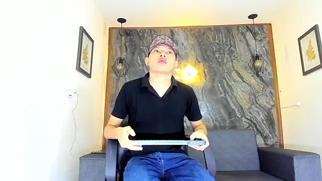 liam genner  online show from 03.08.25