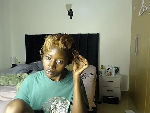 Snapshot of thicky_anncy chatting on 06.15.26 thicky anncy online show from 06.15.26