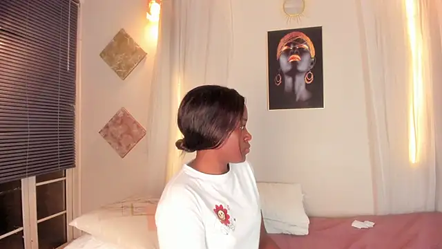 Snapshot of Kenia_Montez chatting on 01.24.25 Kenia Montez online show from 01.24.25