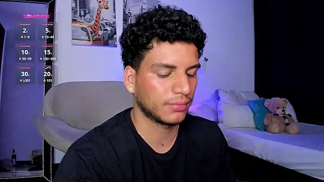 Snapshot of Curlblue chatting on 01.28.25 Curlblue online show from 01.28.25