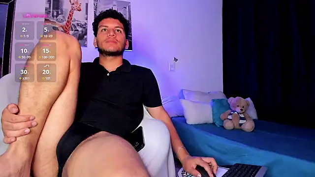 Snapshot of Curlblue chatting on 02.02.25 Curlblue online show from 02.02.25