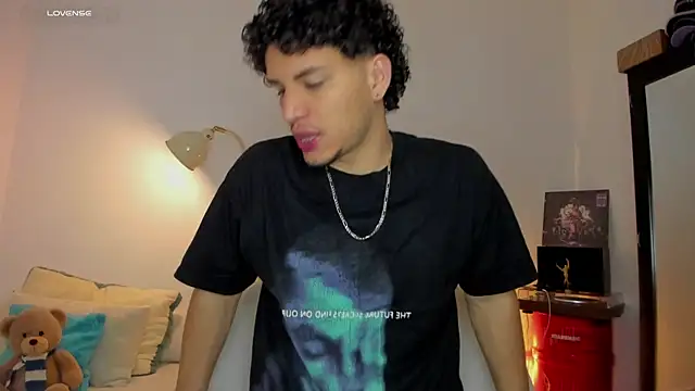 Snapshot of Curlblue chatting on 09.22.25 Curlblue online show from 09.22.25