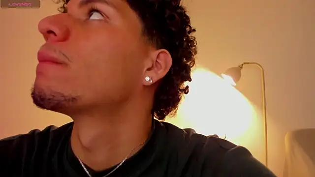 Snapshot of Curlblue chatting on 09.28.25 Curlblue online show from 09.28.25