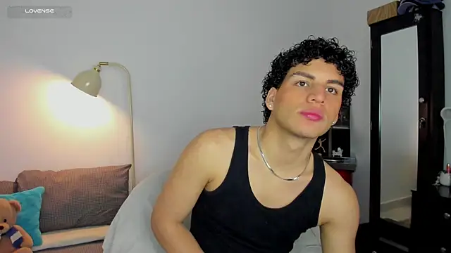 Snapshot of Curlblue chatting on 10.12.25 Curlblue online show from 10.12.25