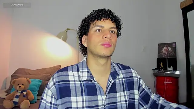 Snapshot of Curlblue chatting on 10.16.25 Curlblue online show from 10.16.25