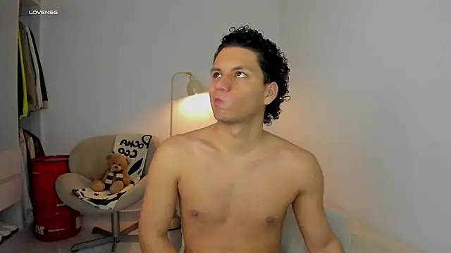 Snapshot of Curlblue chatting on 10.28.25 Curlblue online show from 10.28.25