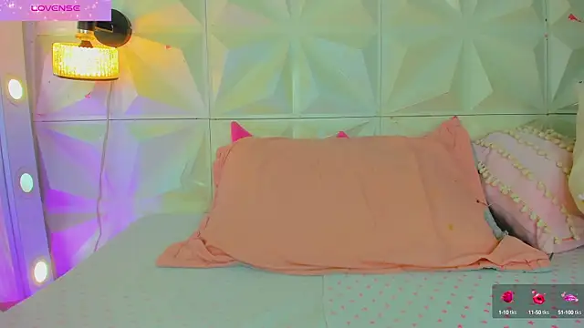 Snapshot of cute_latinaxxx chatting on 09.13.25 cute latinaxxx online show from 09.13.25