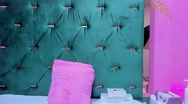 Snapshot of Hellen__4master chatting on 12.18.24 Hellen 4master online show from 12.18.24