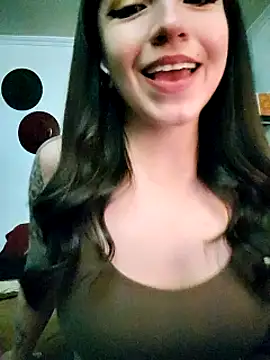 Snapshot of Paudelatorre chatting on 03.08.25 Paudelatorre online show from 03.08.25